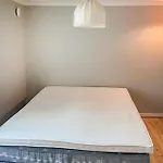 2 Bedroom Lovely In Hébergement de vacances *