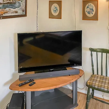 2 Bedroom Lovely In Дом отдыха